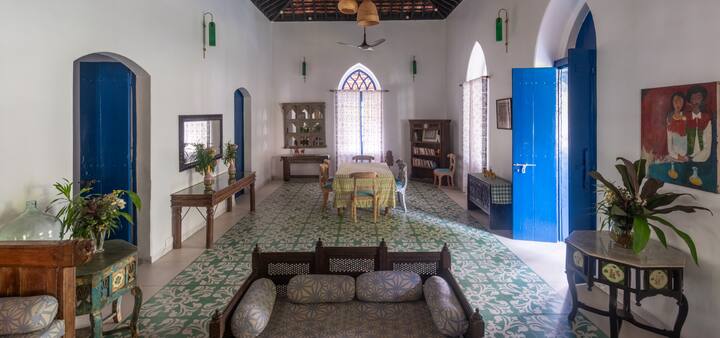 Dining area image 1