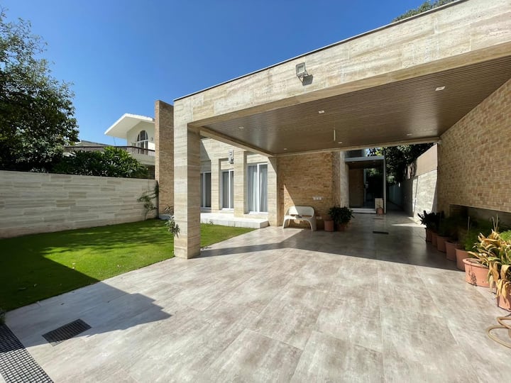Entier Villa Of 5 Master Beds - Islamabad