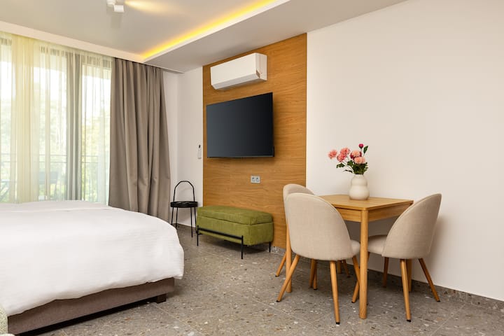Downtown Modern Studio With Balcony - Plovdiv