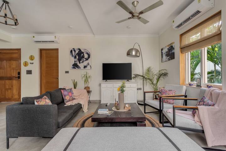 Living room image 7