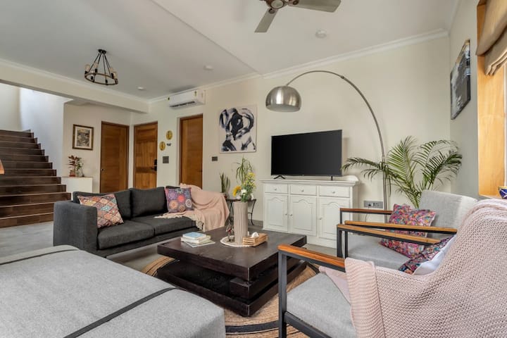 Living room image 5