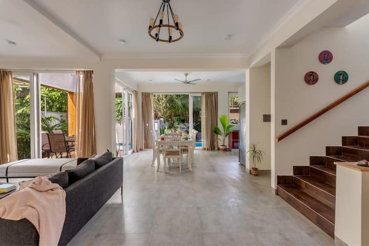 Living room image 8