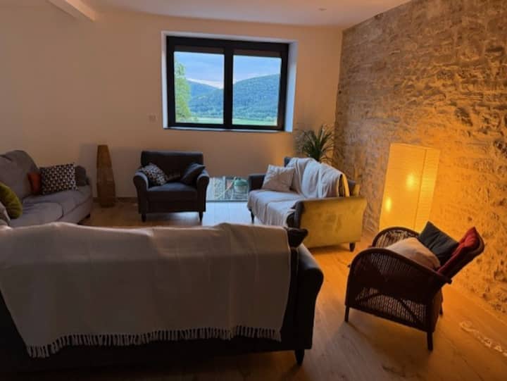 Grand Gîte De Groupe Le Chatlheureux à Coisia Jura - Oyonnax
