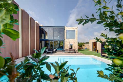 A World of Your Own – Luxurious Villa with Pools