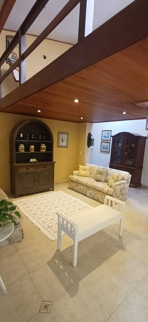 Top Airbnb: Cosy house nearby public transportation in Botucatu