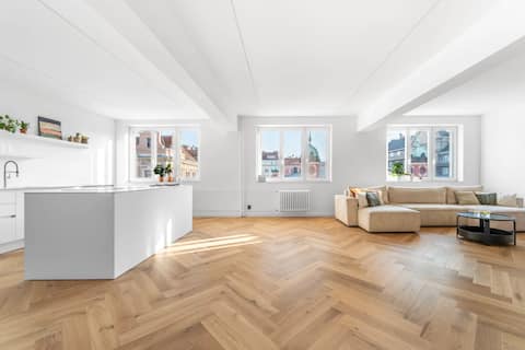 Top performing Airbnb: Minimalist apartment in the heart of Vinohrady in Vinohrady