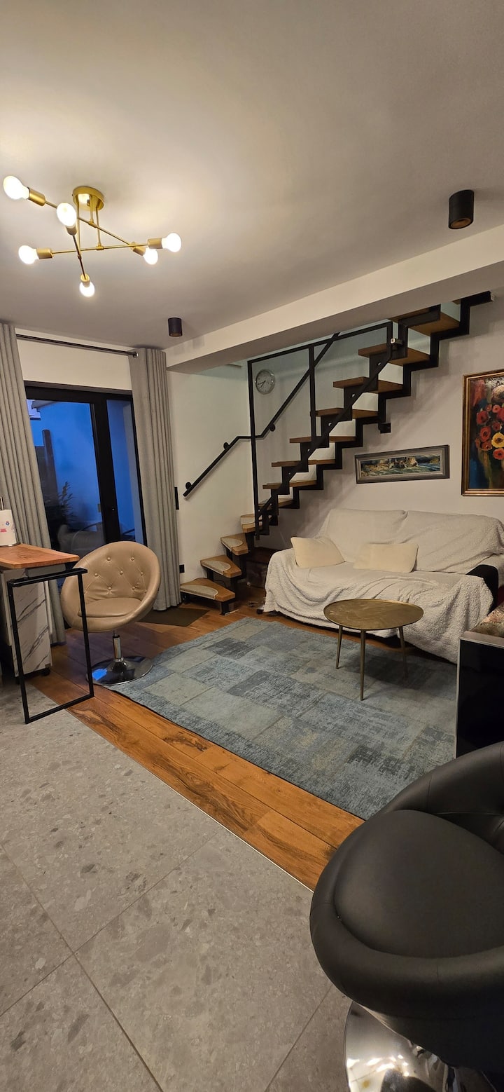 Moderne Maisonette-wohnung Mit Terrasse & Balkon - Bonn