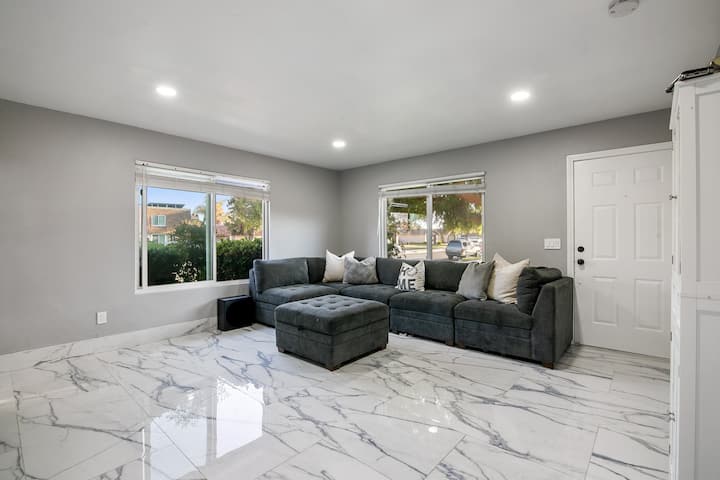 Modern Coastal Retreat With Hot Tub - Vista, CA