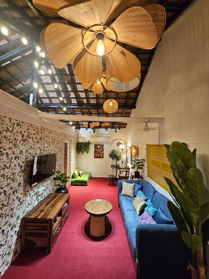 Mosaic House Bandra • Cozy Artistic Home - Bombay
