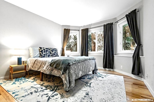 卫生间对面的一楼。 