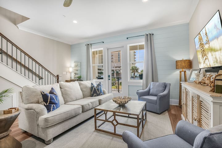 New! Gulf Views, Easy Beach Access + Pool! - Gulf Shores, AL