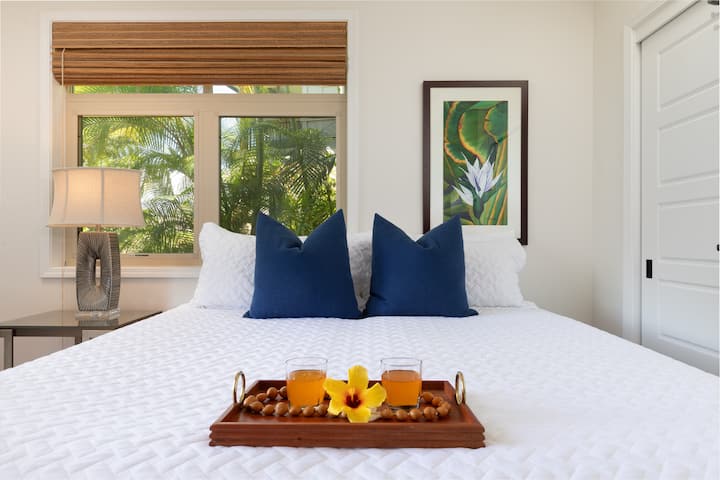 למטה, בחדר השינה הרביעי, יש שתי מיטות יחיד גדולות במיוחד או מיטה זוגית גדולה עם כיסוי יוקרה. יש גישה ישירה למרפסת