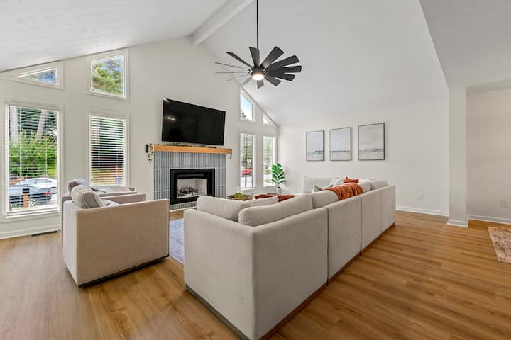 Family Haven | Theater | Game Room | Backyard Fun - Lawrenceville, GA