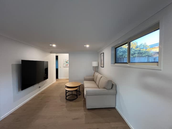 Pet Friendly &Amazing Location 4 Bedrooms House - Redcliffe
