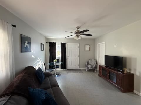 Successful Airbnb property: Tampa private bungalow in Palmetto Beach