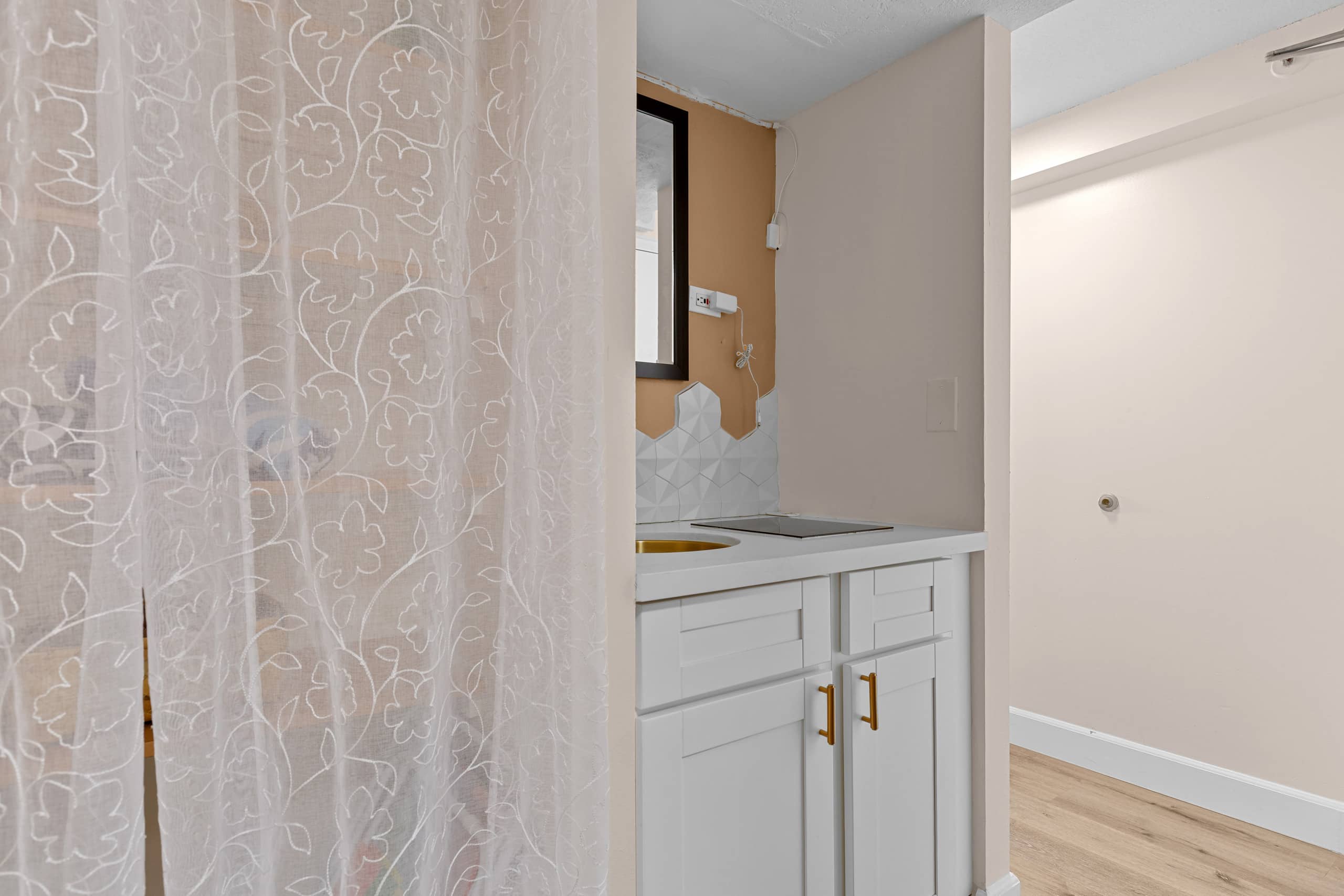 Cute Studio unit few minutes from Waikiki Beach! - Image 16