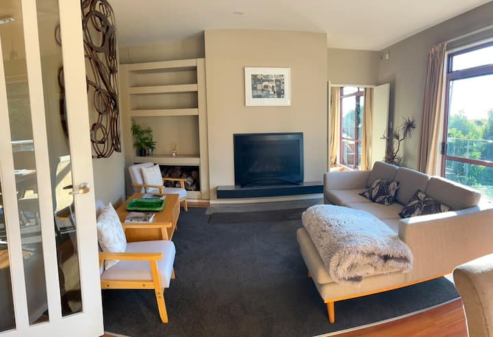 The Round Window House With Spa. - Auckland