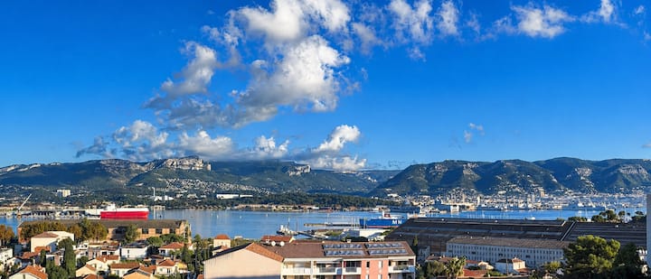 Vue Panoramique Sur La Rade De Toulon · Terrasse - Saint-Mandrier-sur-Mer