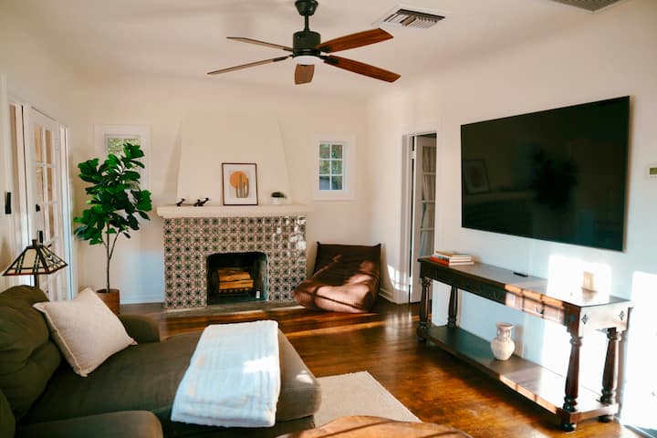 Historic Home Near Downtown | Full Kitchen & Patio - Phoenix-Sky-Harbor Airport (PHX)