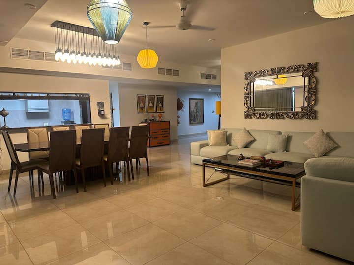 Luxury Designer Penthouse With Panoramic Sea Views - 카라치