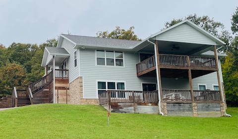 2 Story Home near Wedding Venue Sleeps 2-12