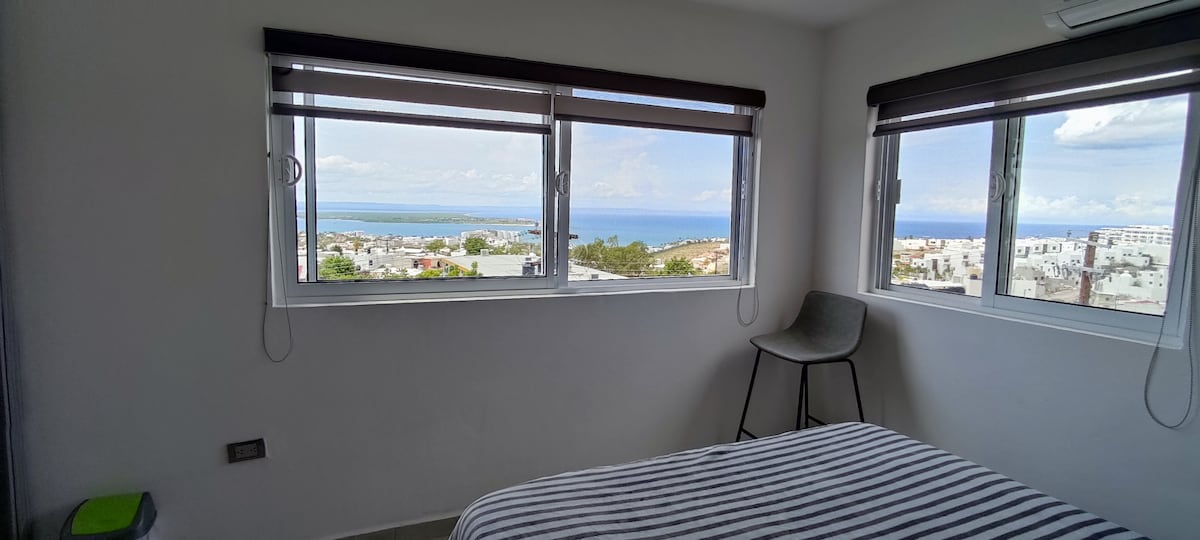 Заливът Ла Пас от голямата спалня.