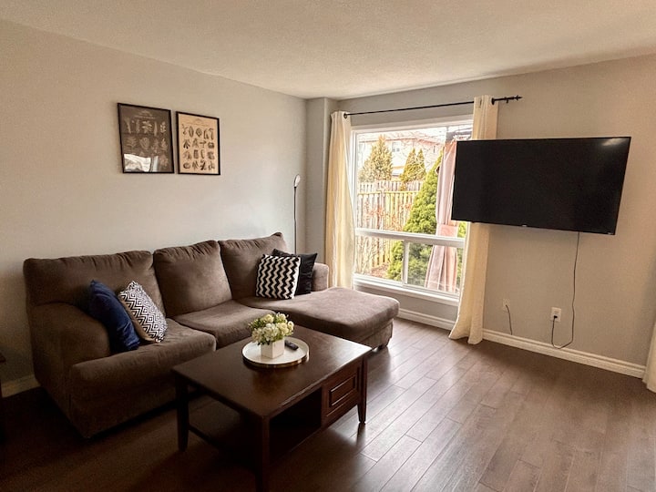 Clean+peaceful 3 Br House W/ Big Backyard Near Uwo - 런던