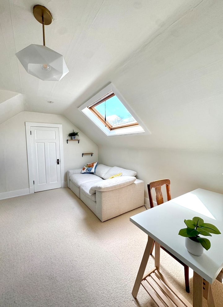 Charming Top-floor Stay In Kitsilano Beach - Richmond