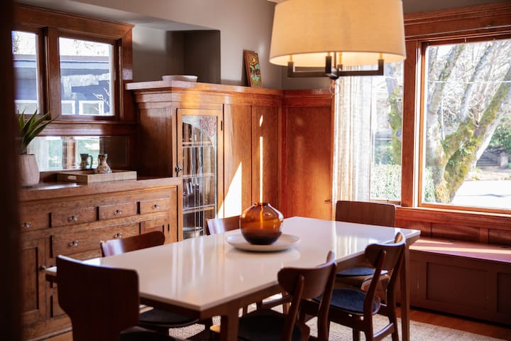 Lovely Laurelhurst Home gallery image 3