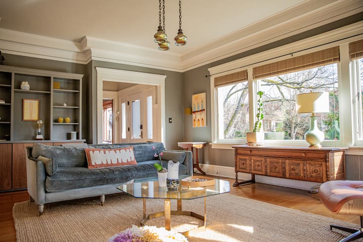 Lovely Laurelhurst Home