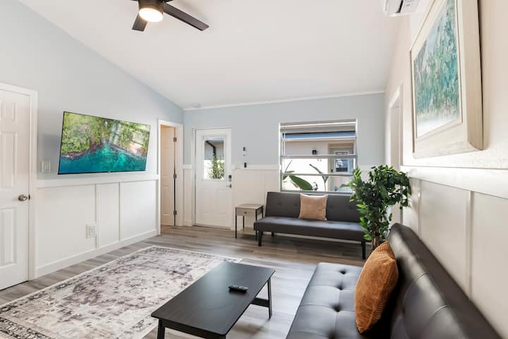 Treasure Island Waterfront | Heated Salt Pool - Treasure Island, FL