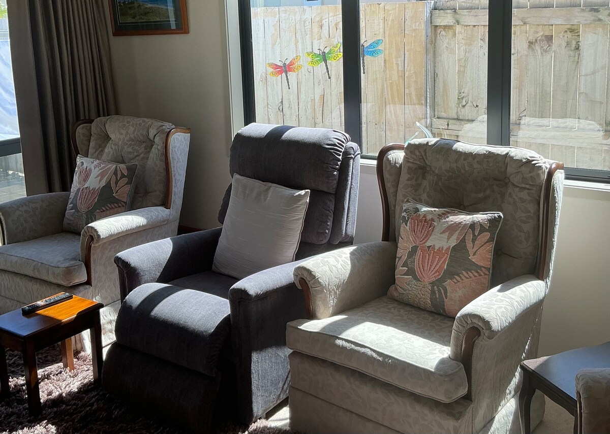 Top performing Airbnb: Cozy Coastal Wing With Private Entrance in Papamoa Beach