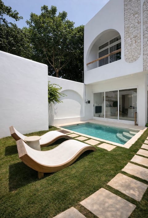 2 min Padang Beach | Villa Mare Blu | Only Stays