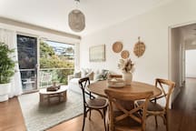 Ocean Vibes | Bronte Beach Retreat – 2BR Sleeps 6