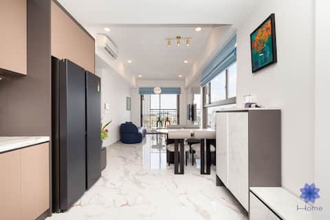Luxury 2BRs Apt| Free Gym& Pool| 1.5km TSN Airport