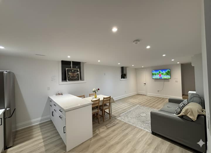 Modern New 2br Apartment Near Toronto, 2 Free Pkg! - Markham