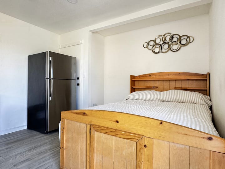 Cozy Private Suite W/ Washer & Dryer - Las Vegas, NV