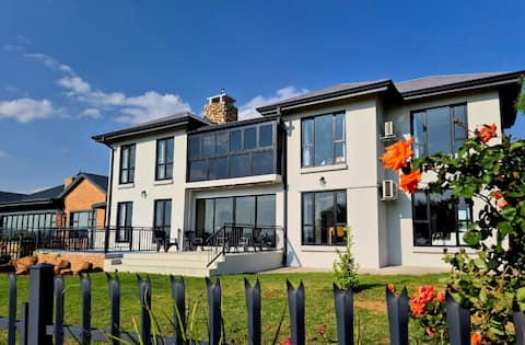 Golf Course Haven | Relax in Style & Comfort