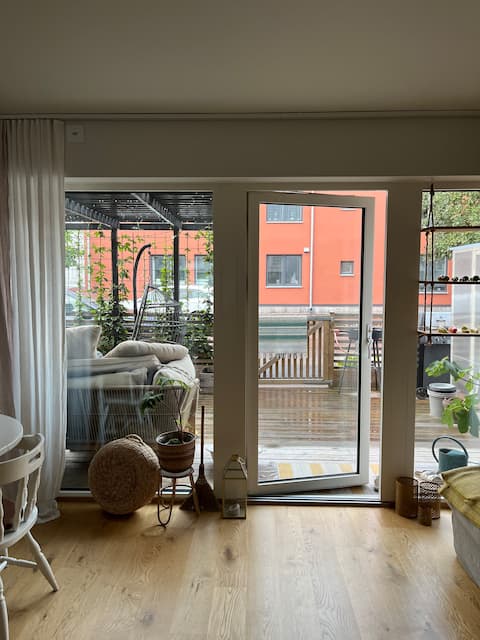 Townhouse by the water - a stone's throw from Rosvalla