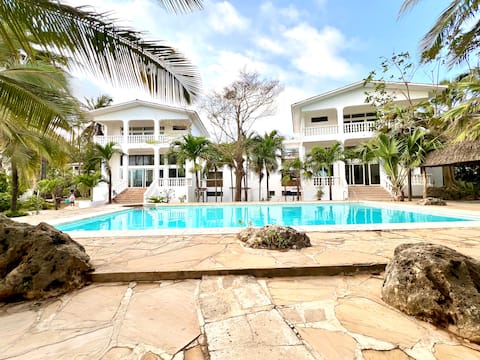2 Villas,8BR, Pool | 2-Min Walk to the Beach Nyali