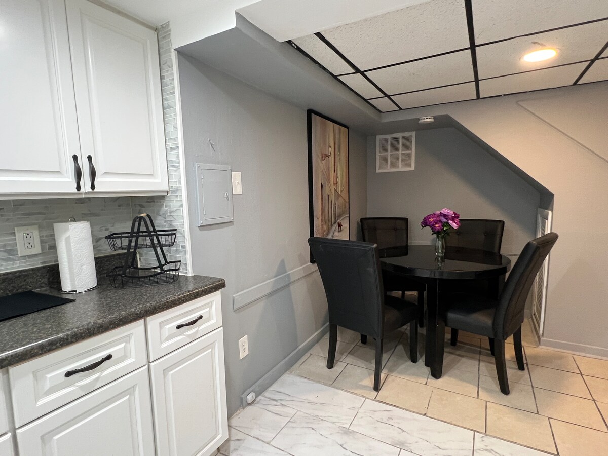 Private apartment: bedroom, bathroom, kitchen — property photo from the Airbnb listing