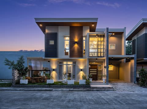 Exclusive 2-story pool villa. Exclusive private pool. Gym. Pool. Basketball court. 24-hour security