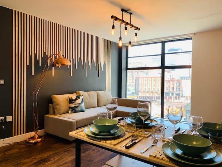 Exclusive Penthouse Retreat | Sofa Bed | Lake View - Birmingham