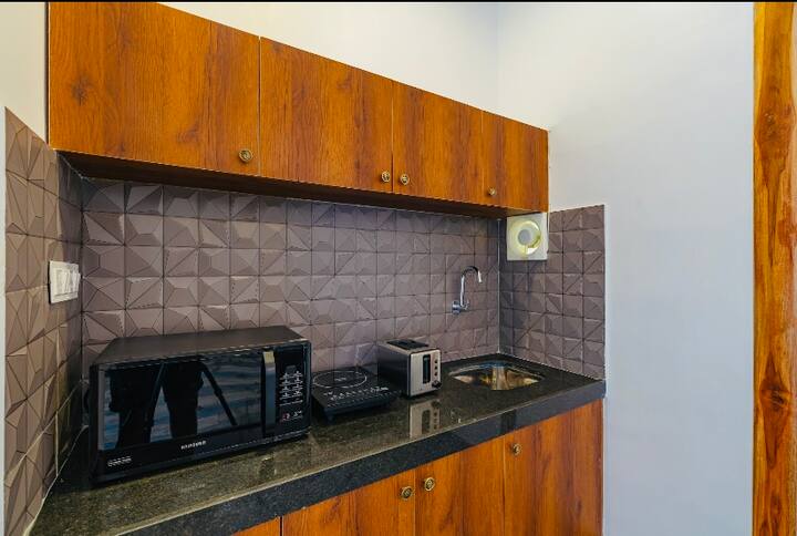 Kitchenette image 2