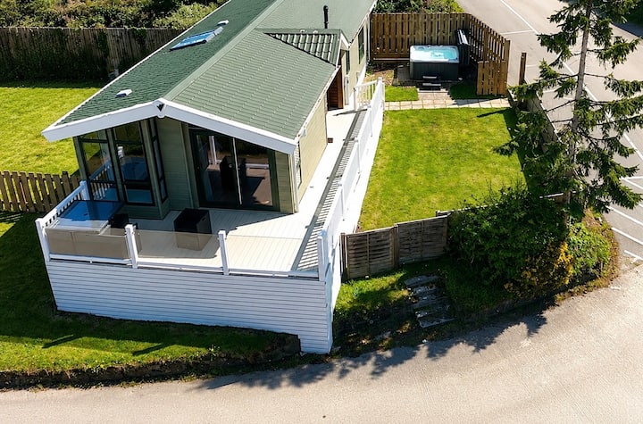 Lodge With Hot Tub & Garden - Cornwall
