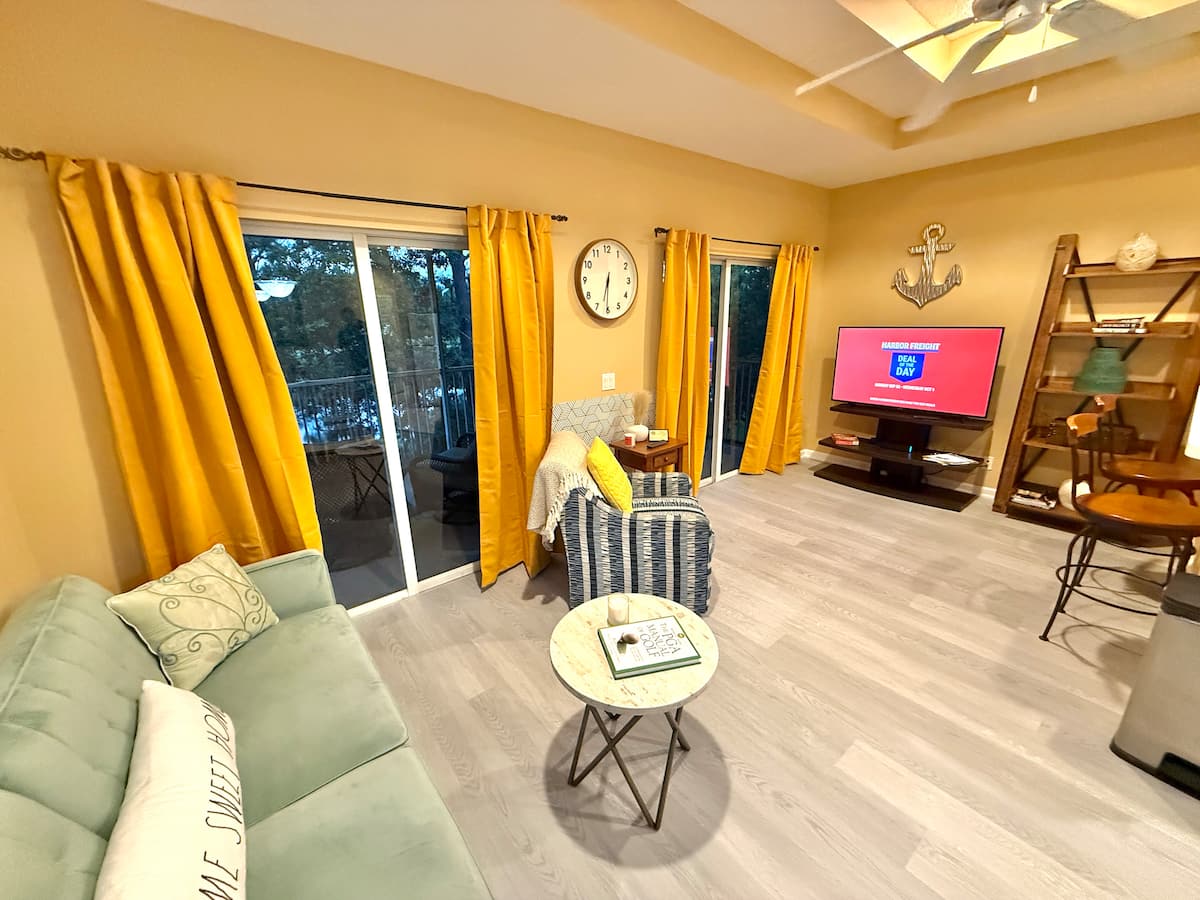 Serene Stay with Lake and Golf Views