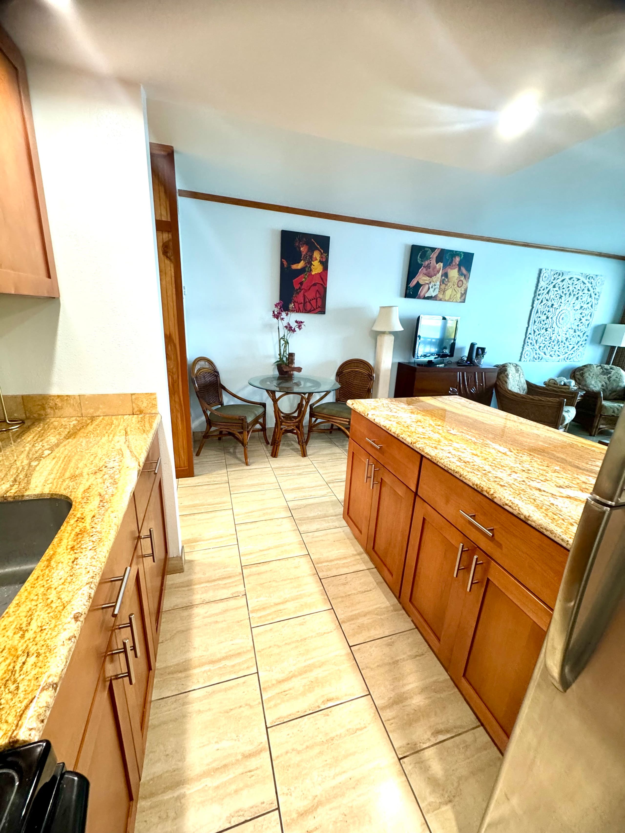 Lahaina Shores Maui Dream Beachfront Ocean Views - Image 12