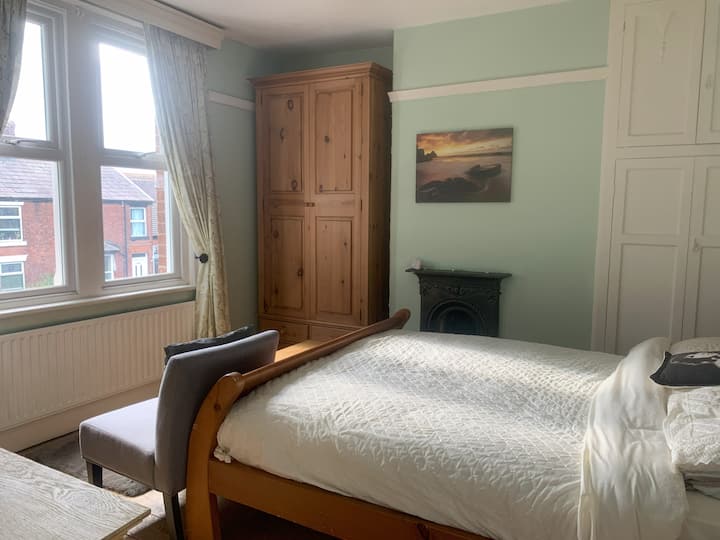 Room In Charming Victorian Semi Near Sandbach - Nantwich