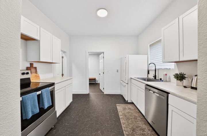 Fully Remodeled Modern Home Near Downtown: House 1 - 스포캔