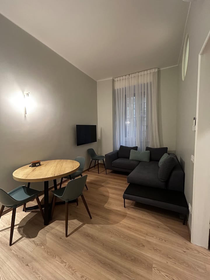 Un sofá del fabricante de muebles italiano puede acomodar una acogedora noche frente al televisor...